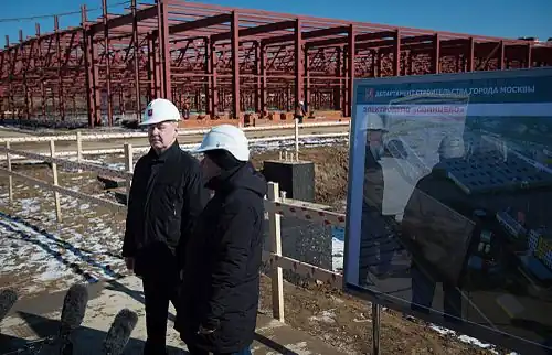 Сергей Собянин знакомится с ходом работ в электродепо «Солнцево», 23 марта 2015 года.