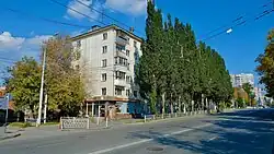 вид на восток, в сторону перекрёстка с ул. Мамина-Сибиряка