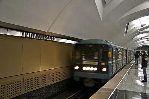 Прибытие поезда на станцию.Январь 2012 года.