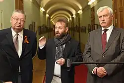 Директор Музея Смольного Н. С. Третьяков, куратор выставки А. В. Аранович, губернатор Петербурга Г. С. Полтавченко на открытии выставки "Ленинград в ожидании Победы". Санкт-Петербург. Смольный. 16 сентября 2015 г.