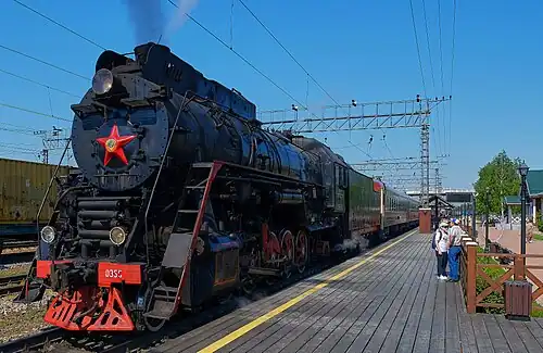 Поезд «Уральский экспресс» на станции