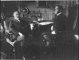 Встреча посла Бюно-Варийи с секретарем Хеем для подписания договора