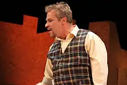 Дмитрий Скирта в спектакле «Двери хлопают»