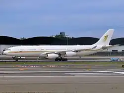 Airbus A340-200(HZ-SKY1)