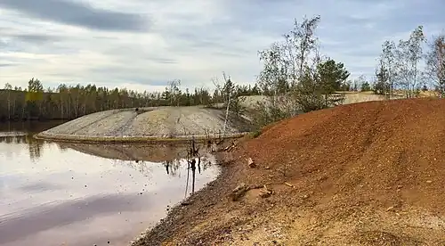 Шламовое озеро на севере Дегтярска
