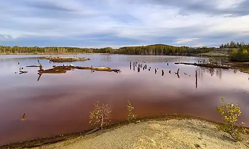 Шламовое озеро на севере города