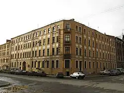 Дом на углу улицы Комиссара Смирнова и Бобруйской, построен в 1899—1900