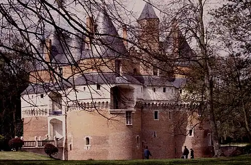 Внутренний замка с юго-восточной стороны