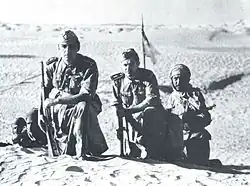 Слева направо: Джакетти, Антонио Чента[итал.] и Чезаре Полакко[итал.] в фильме «Белый эскадрон»