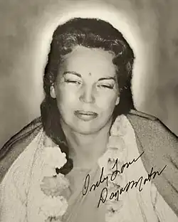 Фотография Шри Дайя Маты с автографом