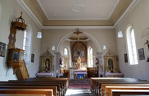 Интерьер, вид на алтарь