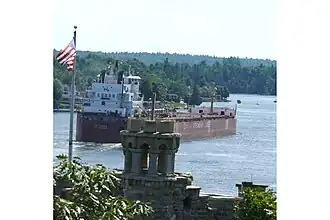 Строительство — 1954—1959 Запущен — 25 апреля 1959 Максимальная длина корабля — 225,6 м Максимальная ширина корабля — 23,8 м Максимальная осадка корабля:12,5 м — ниже Квебека 10,7 м — от Квебека до Дешайона 11,3 м — от Дешайона до Монреаля 8,2 м — выше МонреаляШлюзы — 14 Статус — Действующий