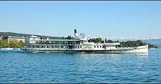 Колёсный пароход Stadt Zürich на озере