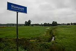 Вид с автодороги P24 на нижнее течение Стампупе около устья в сентябре 2016 года