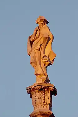 Статуя Микеле Каркано на крыше Миланского собора