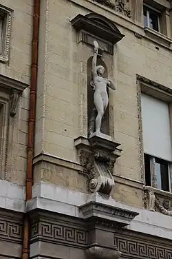 Истина (1914), фасад Дворца правосудия (Париж).