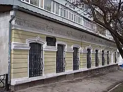 Стена фасада дома Мухиных