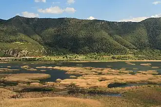 вид на озеро с южного берега