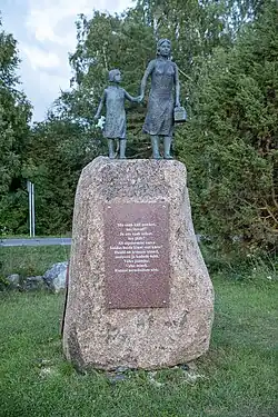 Памятник «Великому исходу из Эстонии в 1944 году»[эст.] в деревне Пуйзе