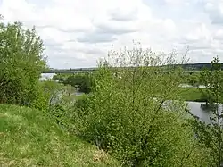 Вид на мост через реку Беседь (построен в 1971, реконструирован в 2008 году)