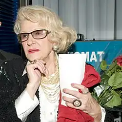 На премьере фильма «Виват, Анна!» в кинотеатре «Пушкинский» (11 ноября 2009)