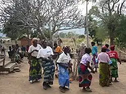 Групповой женский танец