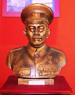 Бюст в музее истории революции Виньлонга.