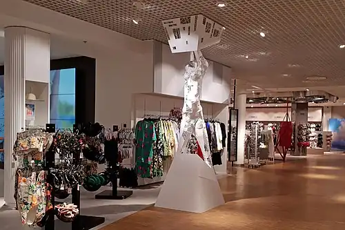 В женском отделе весной 2022 года