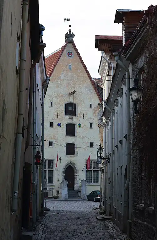 Улица Вайму, вид в сторону улицы Лай. В перспективе улицы&nbsp;— Городской театр.