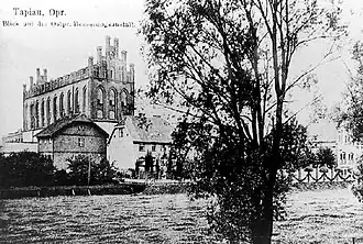 Надстроенный форбург замкаТапиау