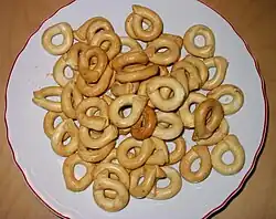 Таралли на тарелке