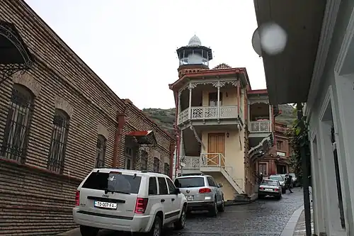 Над крышами&nbsp;— минарет Тбилисской мечети