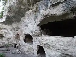 Многоярусные пещерные жилища