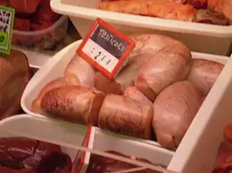 Бычьи семенники на рынке в Италии