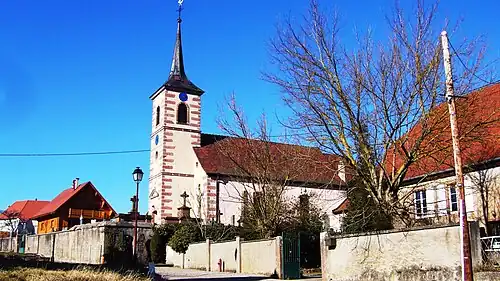 Южная сторона церкви Сен-Жак-де-Танвилле