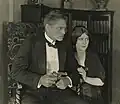 С Лайонелом Барримором в фильме «Лицо в тумане[англ.]» (1922)
