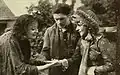 Слева направо: Юджини Бессерер, Альберт Сазерленд и Клара Хортон в фильме «Свет на поляне» (1921)