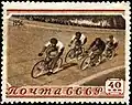 марка СССР 1954 года с велоспортсменами в велошлемах