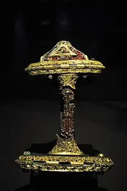 Меч с позолоченной гардой VII века