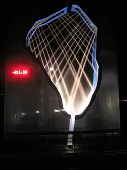 Фонтан-водомер на набережной в Тверии, табло показывает уровень воды