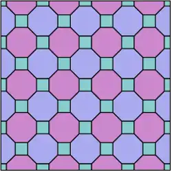 Усечённая квадратная мозаика имеет 2 восьмиугольника около каждой вершины.