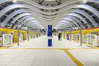 Платформа линии Гиндза. Сибуя - это единственная станция данной линии находящаяся над землёй.