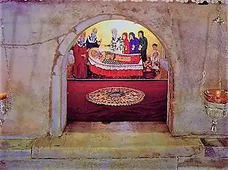 Престол над мощами святителя Николая в крипте базилики святого Николая в Бари.