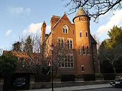 Тауэр-хаус[англ.]