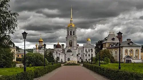 Комплекс Спасо-Преображенской церкви в Карповке