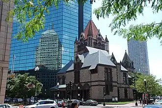 Вид на Церковь Троицы с улицы Бойлстон