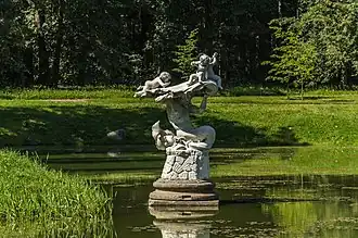 Тритон, спасающий детей-амуров