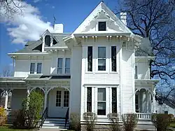 Дом Трумэнов: Гарри, Бесс и Маргарет.