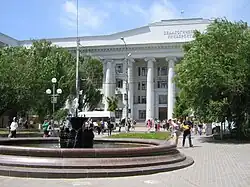 Фонтан в сквере проспекта Ленина