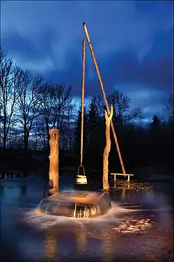 «Кипящий» колодец ночью, 2011 год